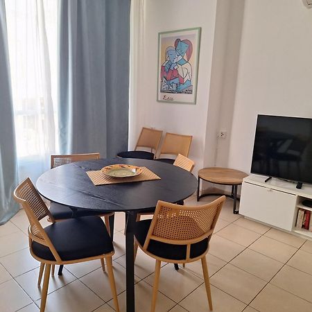 Amazing Apartment For 3 Guests Steps From The Beach Netanja Exterior foto