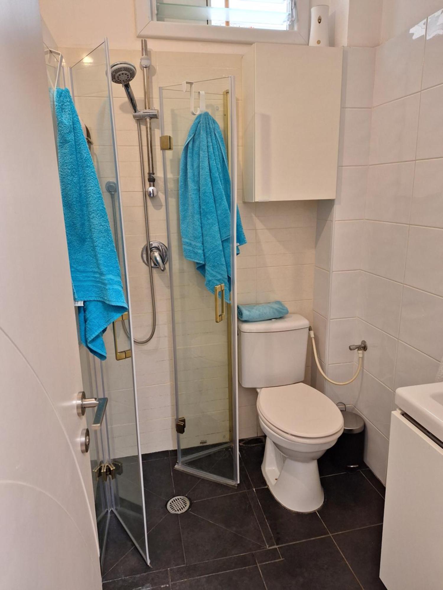 Amazing Apartment For 3 Guests Steps From The Beach Netanja Exterior foto