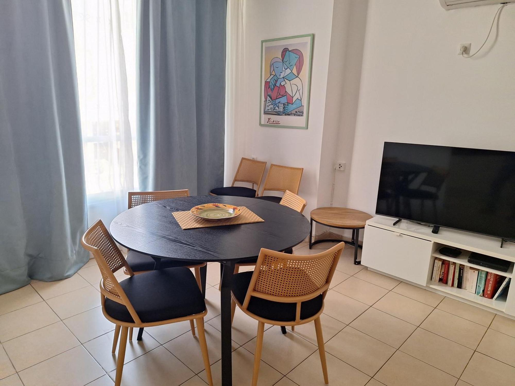 Amazing Apartment For 3 Guests Steps From The Beach Netanja Exterior foto